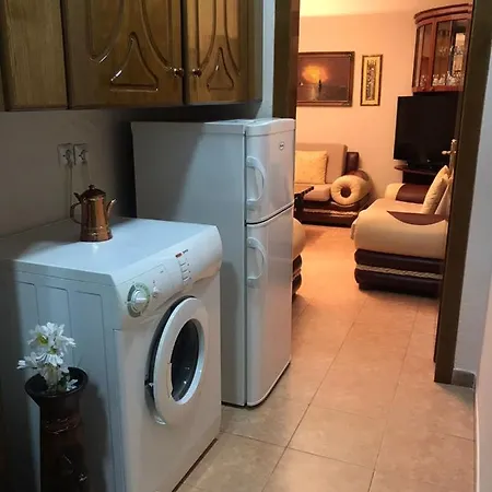 Vinny's Place Поградец